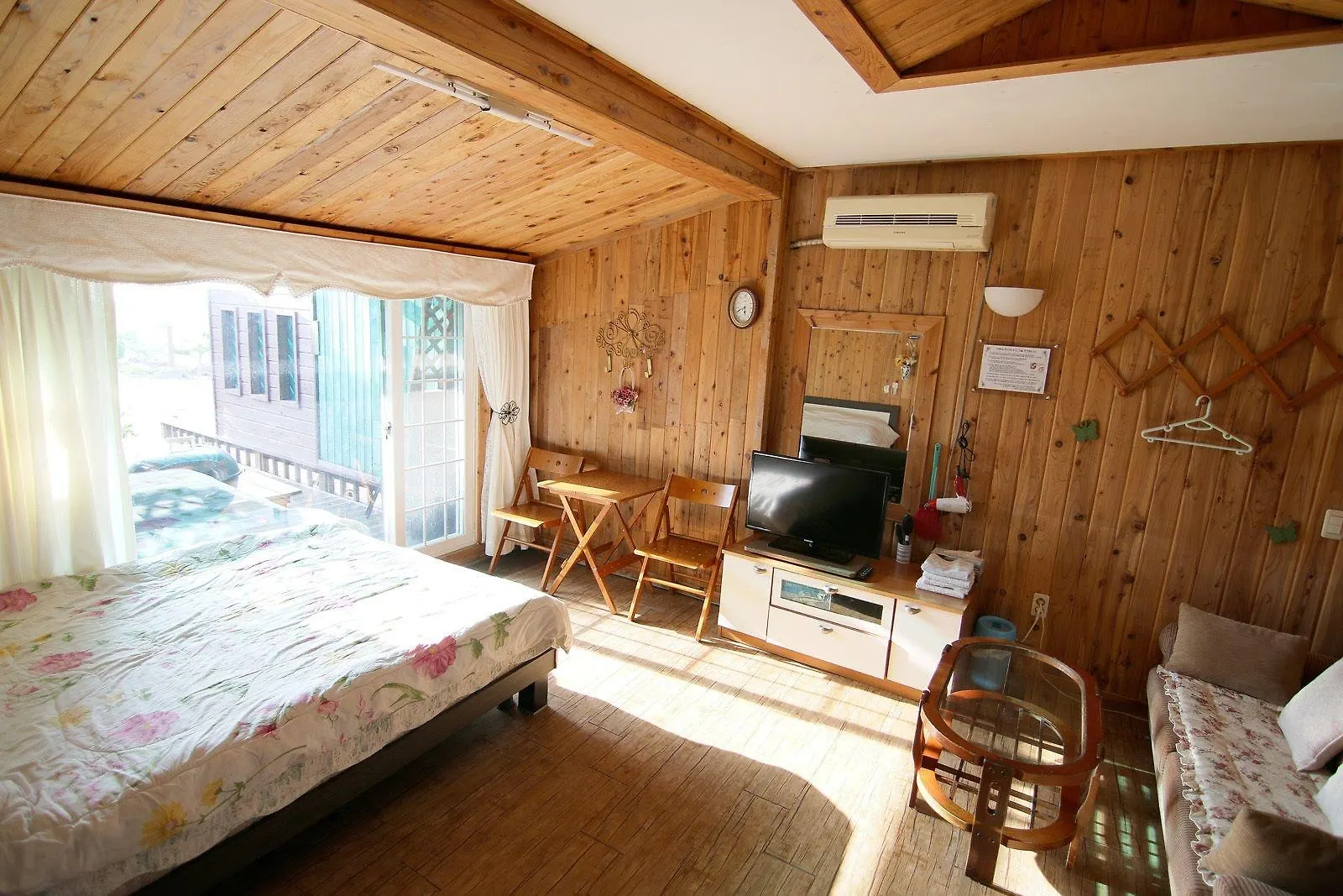 Ebbnsae Pension Jeju 2*,
